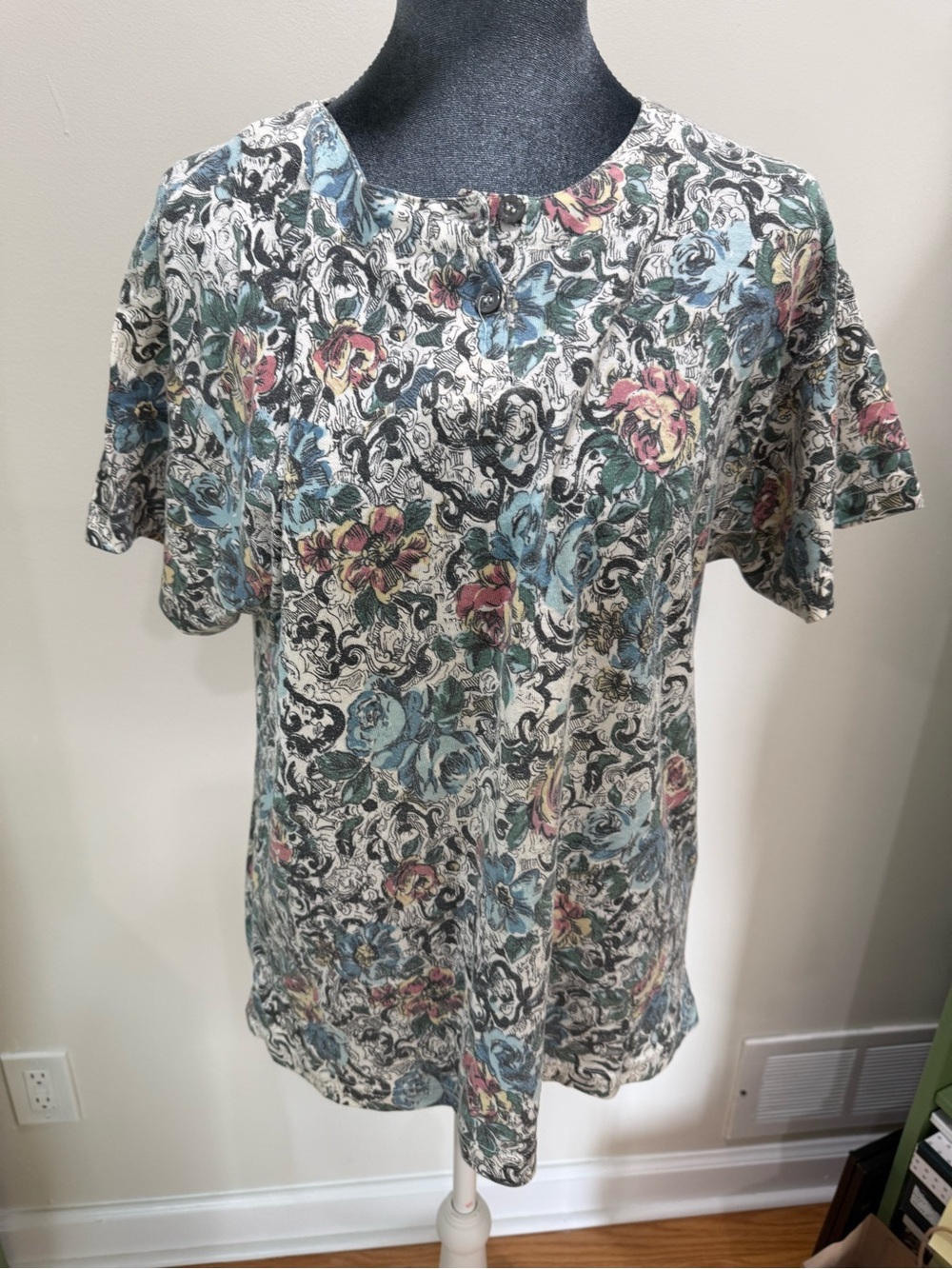 Floral Short-Sleeve Paisley Blouse in Multicolor